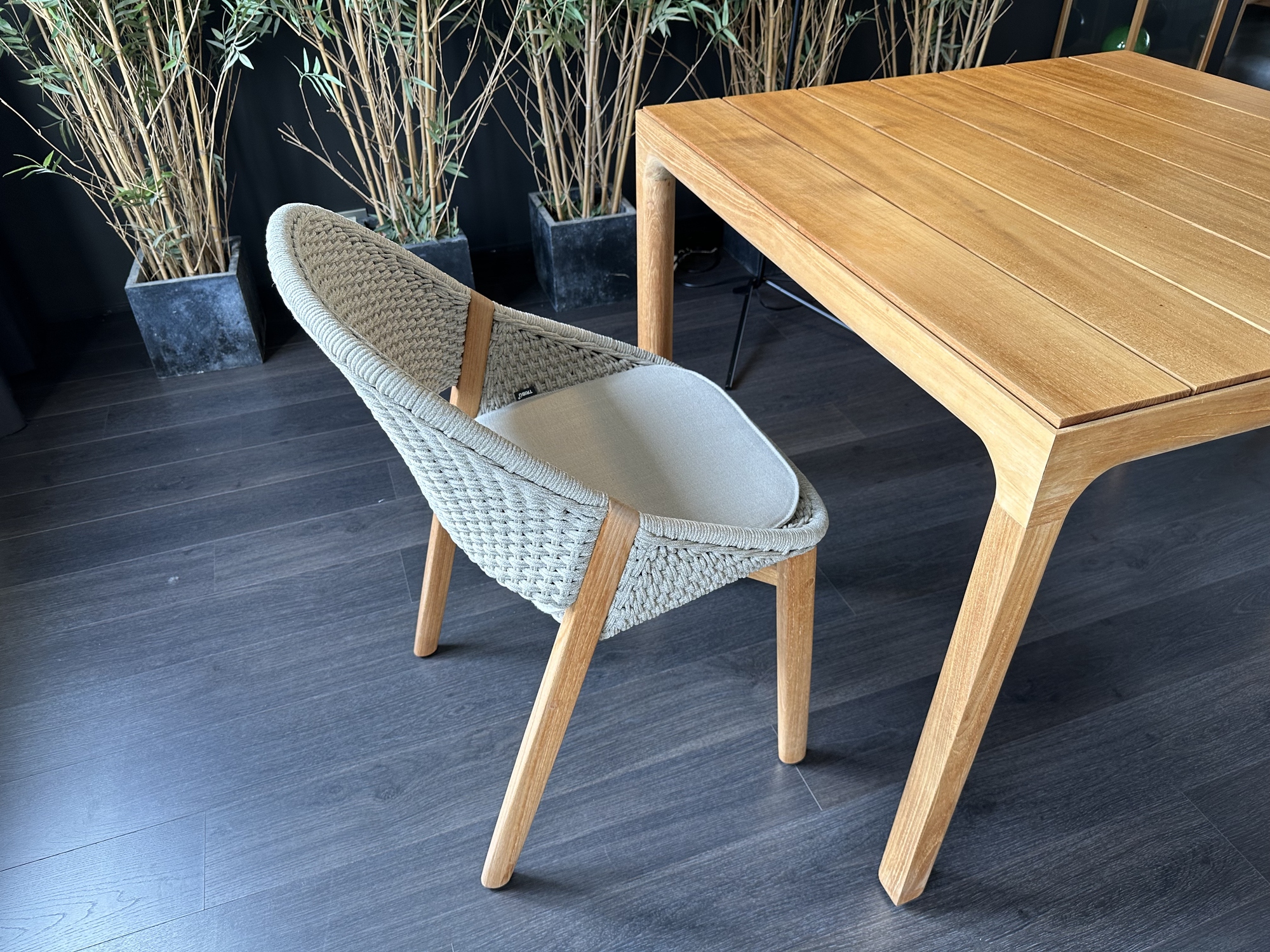 Tribu-teak tafel Illum met 2 stoelen Elio