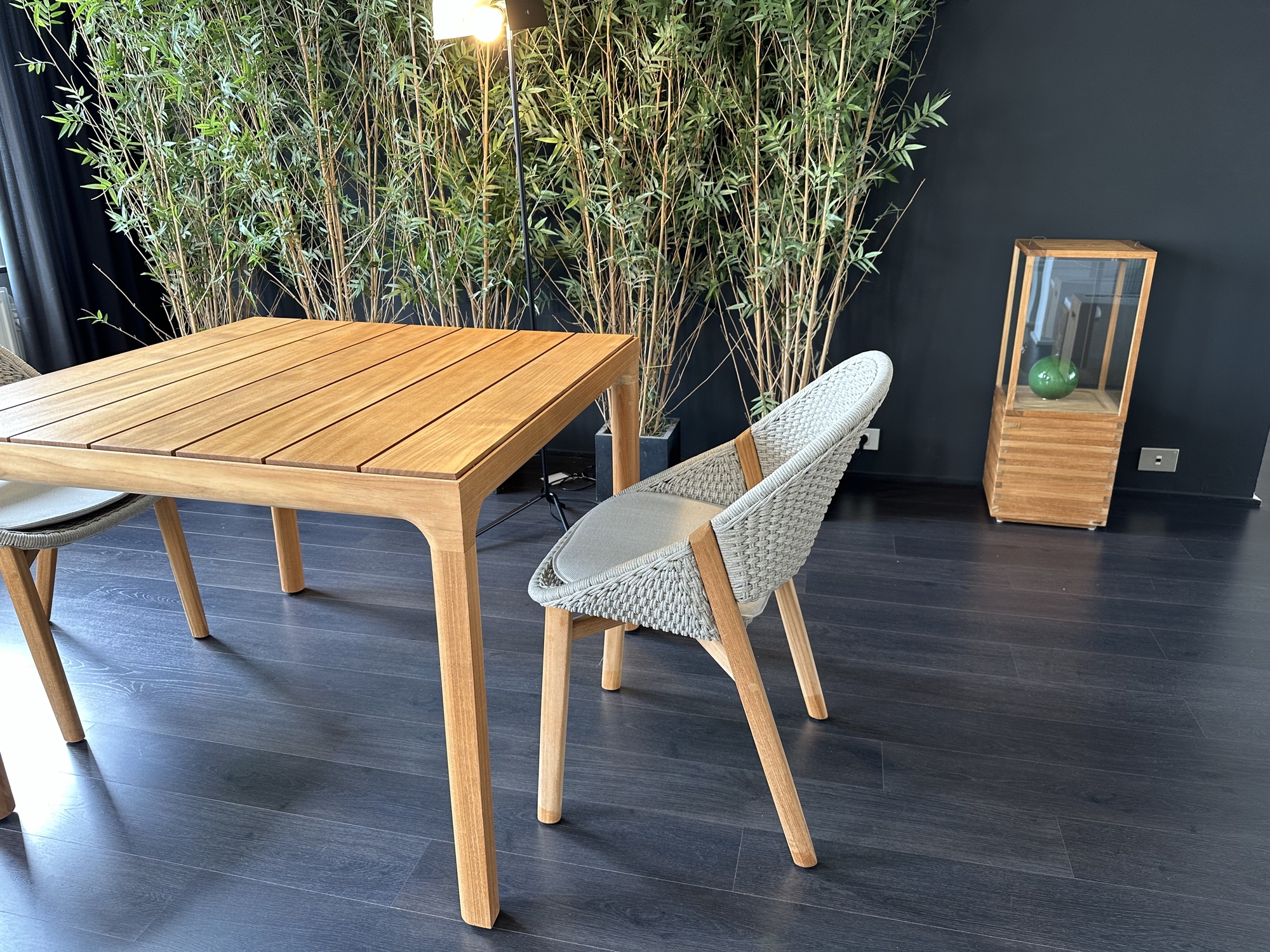 Tribu-teak tafel Illum met 2 stoelen Elio