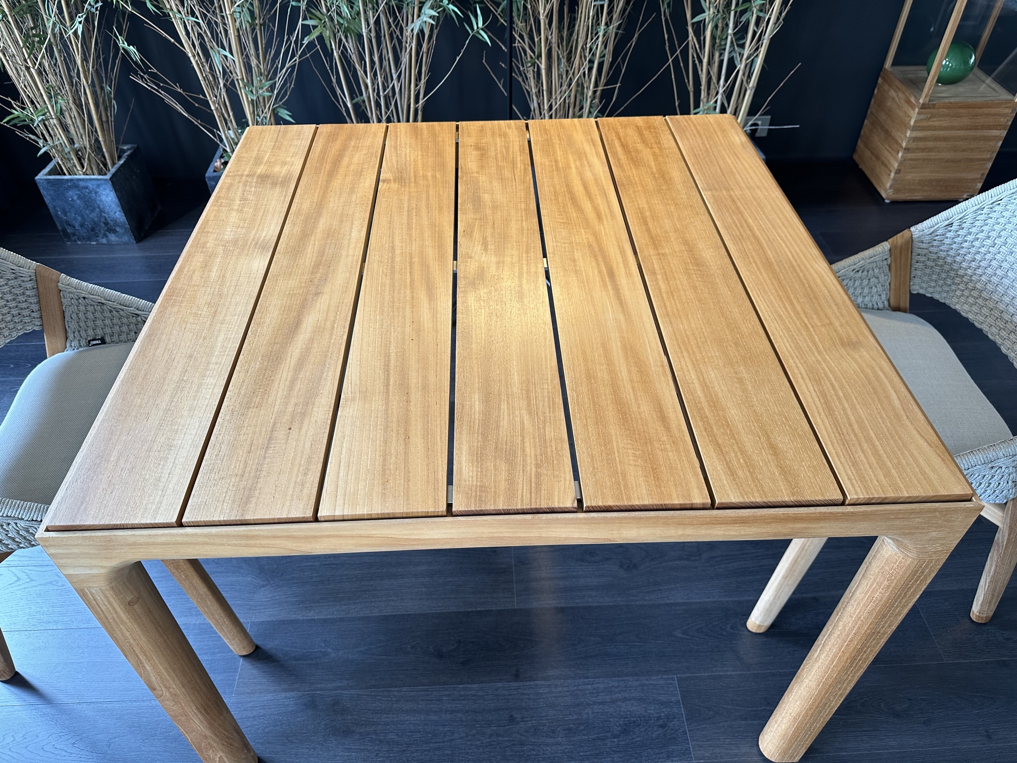 Tribu-teak tafel Illum met 2 stoelen Elio